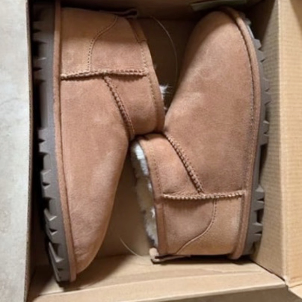Kirkland Signature Kids Shearling Ankle Boot- CHESTNUT, US 4